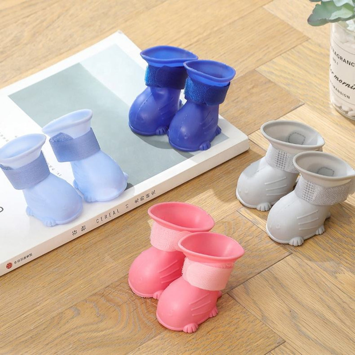 Four-colour set of silicone dog rain boots by Tailono